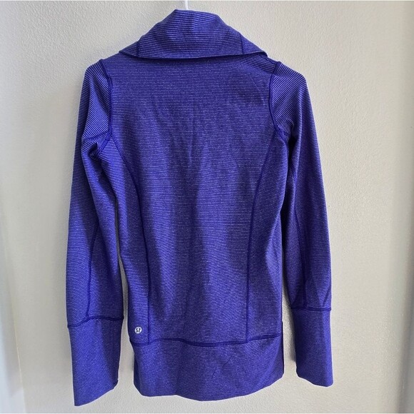 Lululemon in stride zip up jacket, purple size 2 - Picture 2 of 9